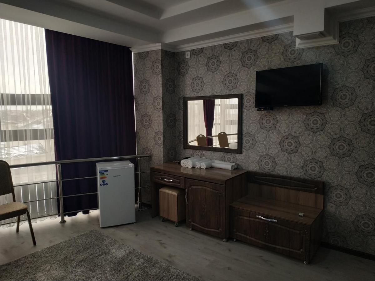Турист Taraz Exterior photo