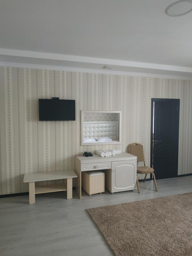 Турист Taraz Exterior photo