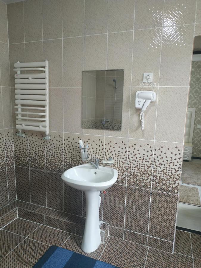 Турист Taraz Exterior photo